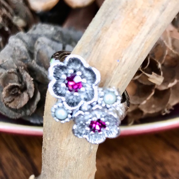 Avon Floral Ring SZ 7 - Picture 1 of 5